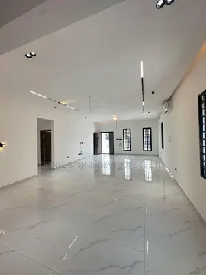 3bdrm House in Ashaley Botwe, Lake Side Estate for sale