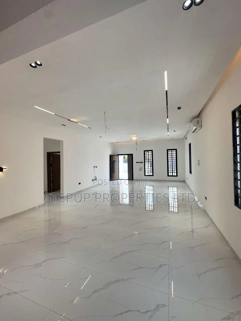 3bdrm House in Ashaley Botwe, Lake Side Estate for sale