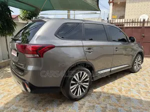 Mitsubishi Outlander SE FWD 2019 Burgundy