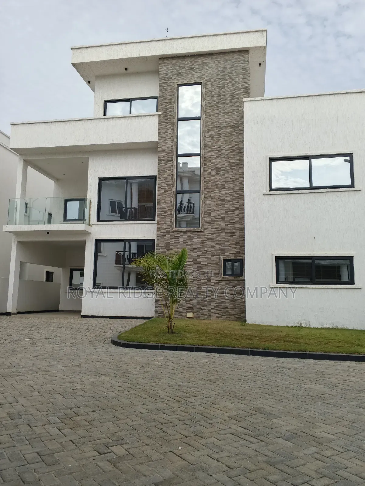 Furnished 4bdrm House in East Airport, Accra Metropolitan for rent