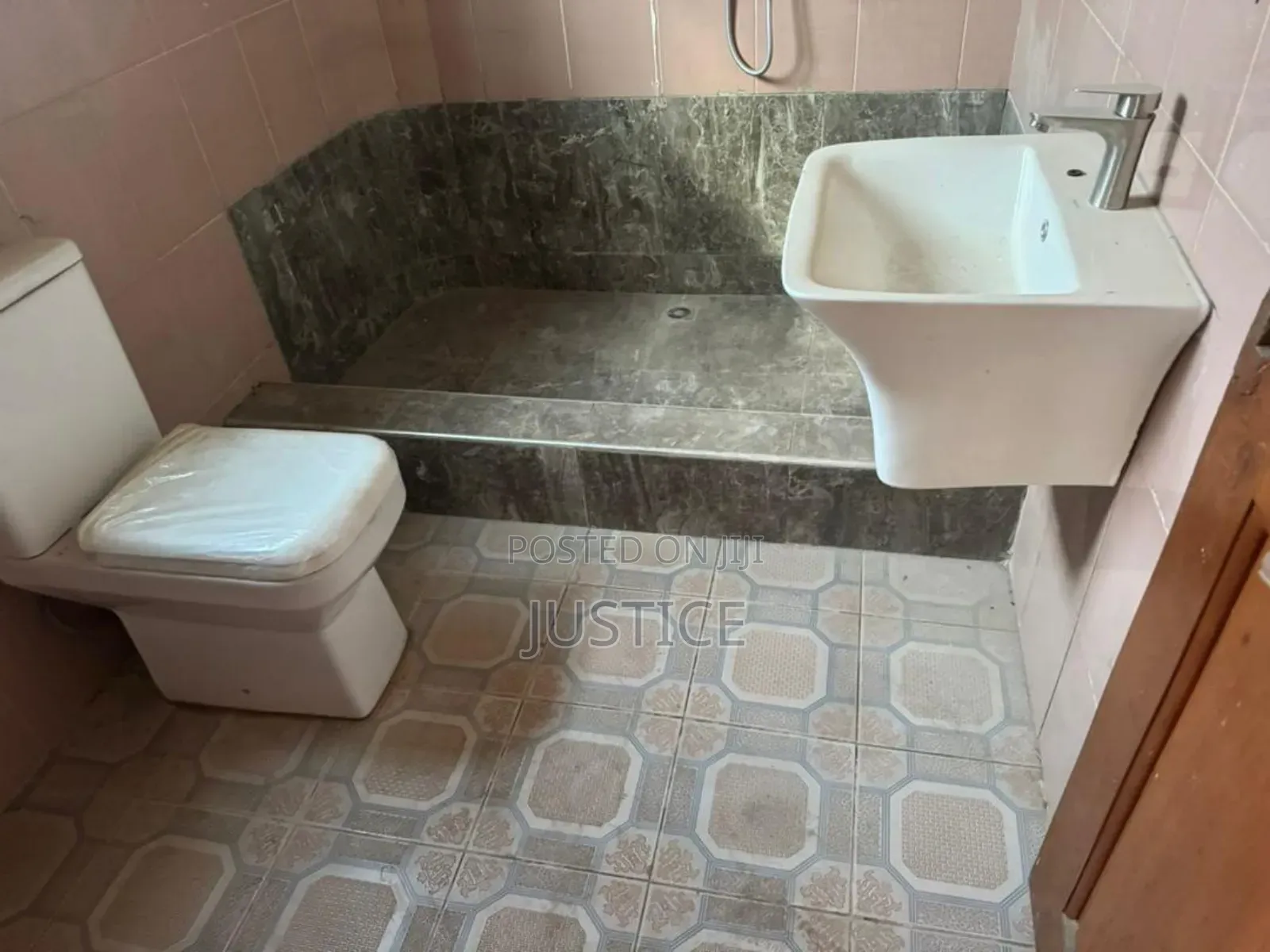 5bdrm House in Achimota, The Mall for rent