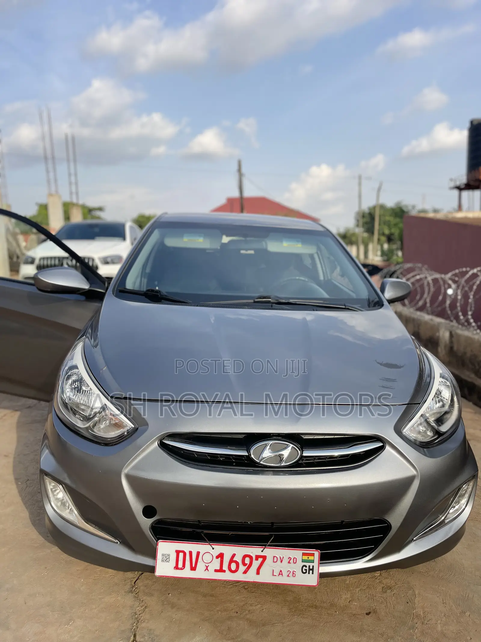 Hyundai Accent SE Hatchback 2017 Gray