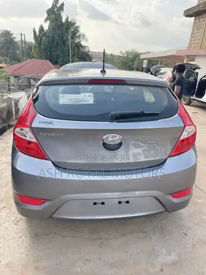 Hyundai Accent SE Hatchback 2017 Gray