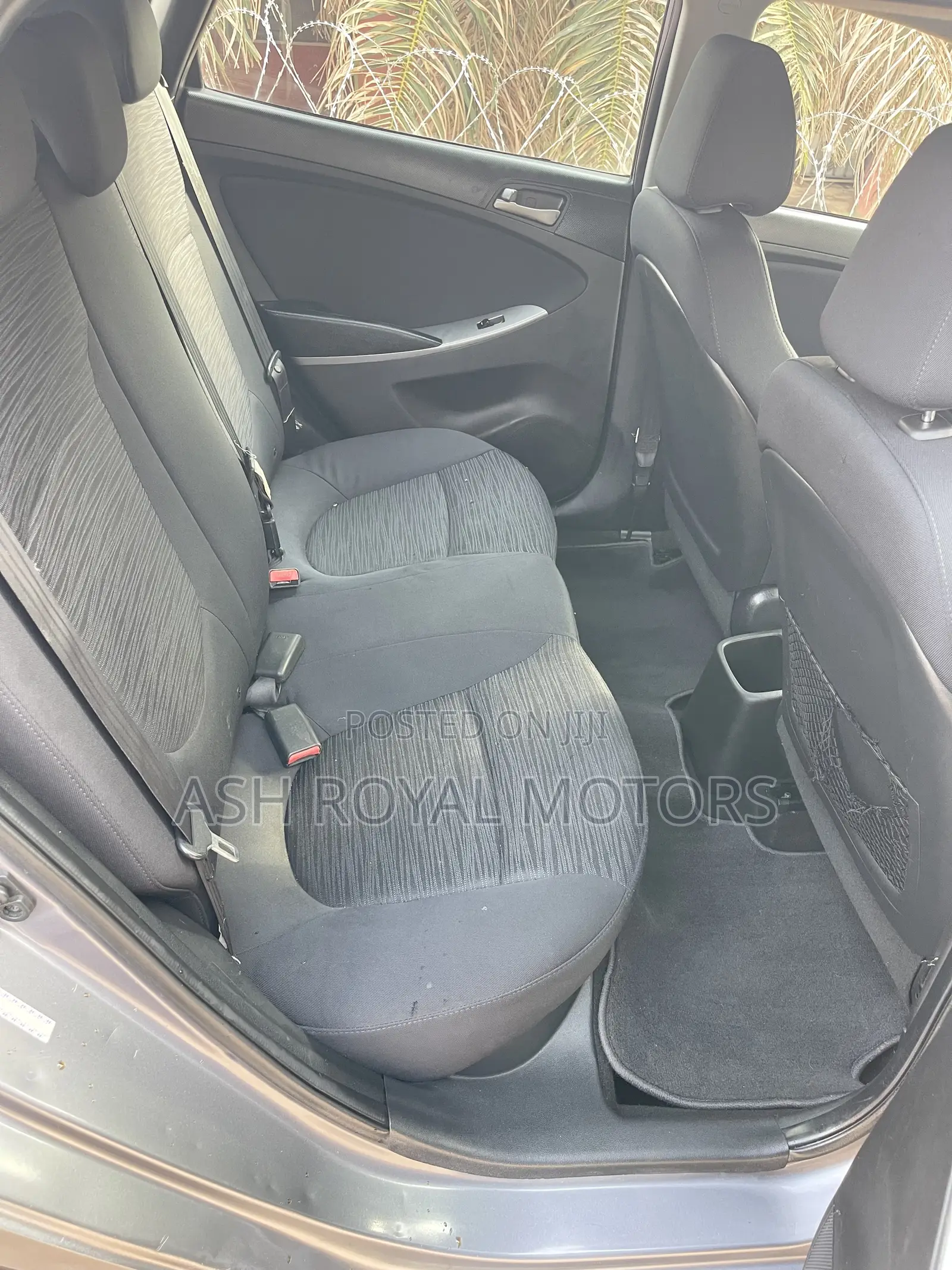 Hyundai Accent SE Hatchback 2017 Gray