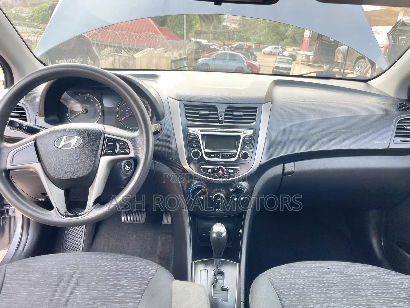 Hyundai Accent SE Hatchback 2017 Gray
