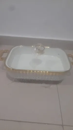Serving Ceramic Bowl Come With A Gold Stand