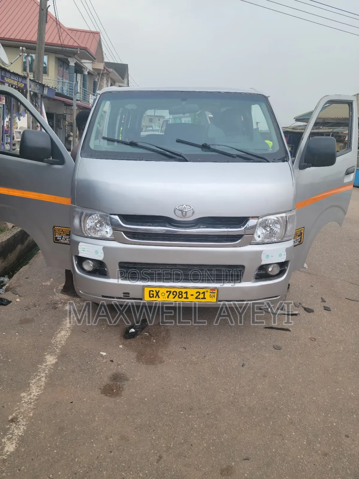 Toyota HiAce 2013 Beige