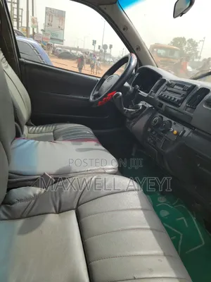 Toyota HiAce 2013 Beige