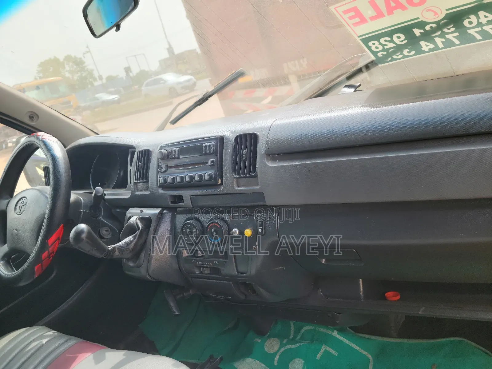 Toyota HiAce 2013 Beige