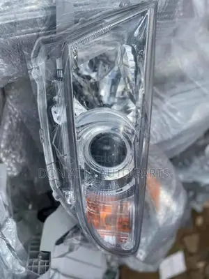 Toyota Highlander 2011-2013 Head Light Available
