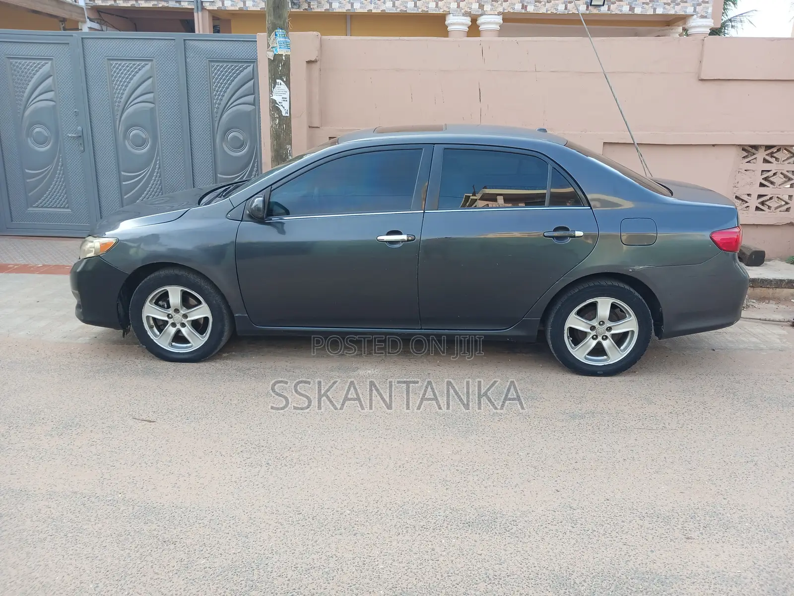 Toyota Corolla XLE 4dr Sedan (1.8L 4cyl 4A) 2009 Gray