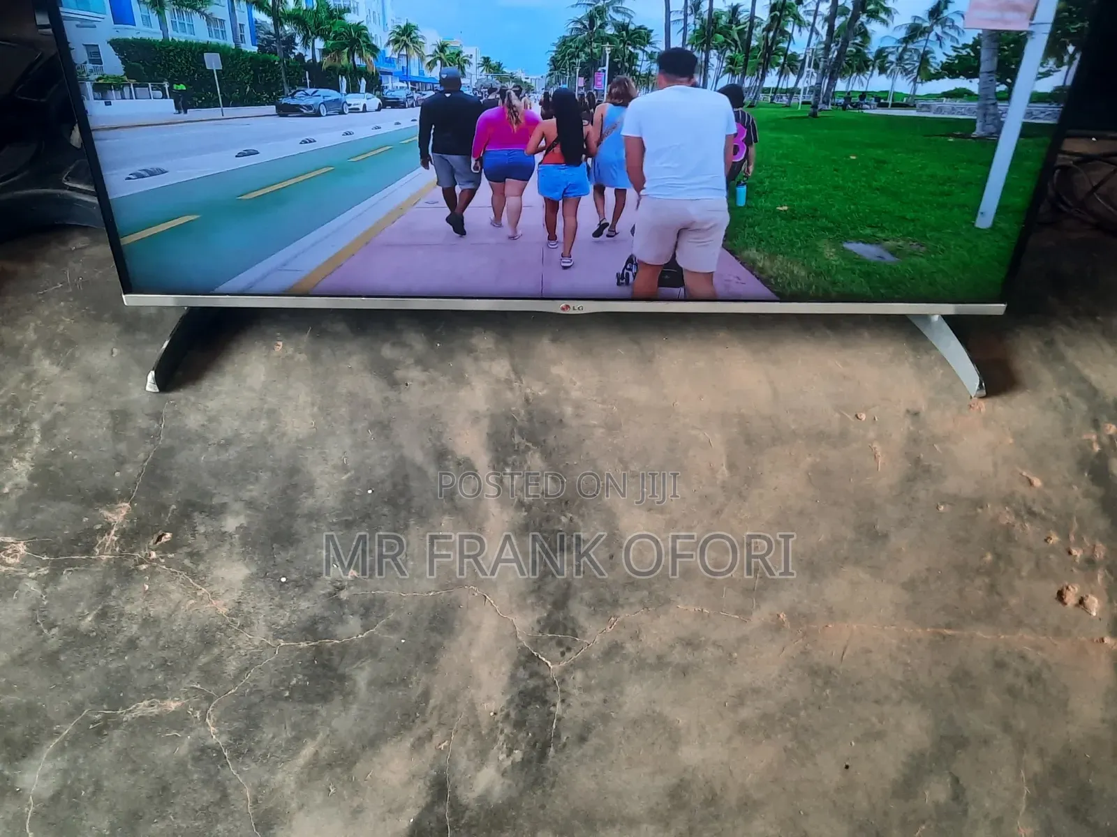 Lg Smart 32 Inches Very Neat