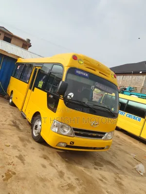 Hyundai County 2018 Yellow