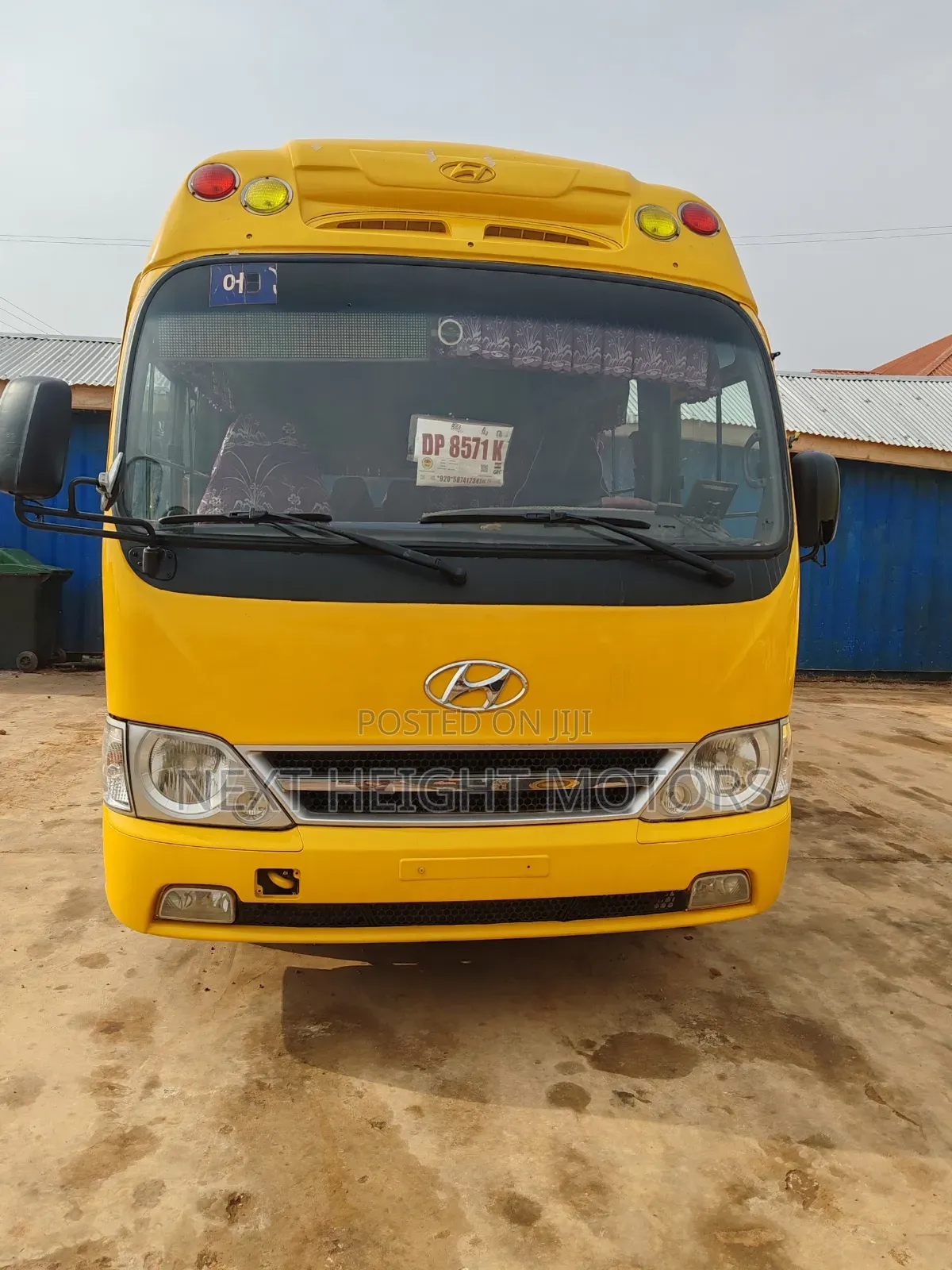 Hyundai County 2018 Yellow