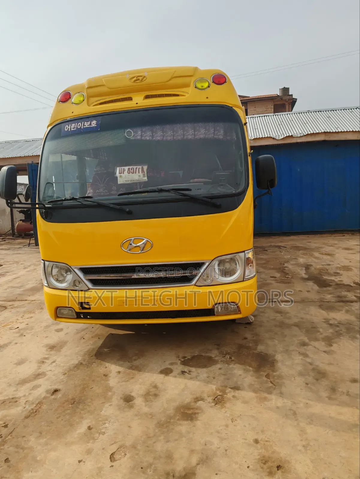 Hyundai County 2018 Yellow