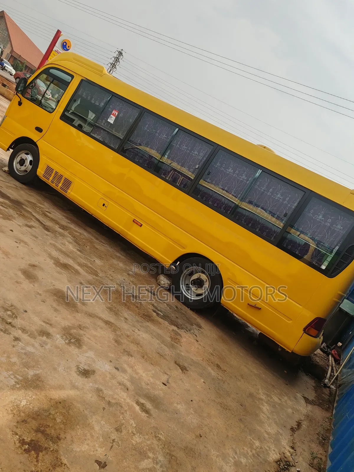 Hyundai County 2018 Yellow