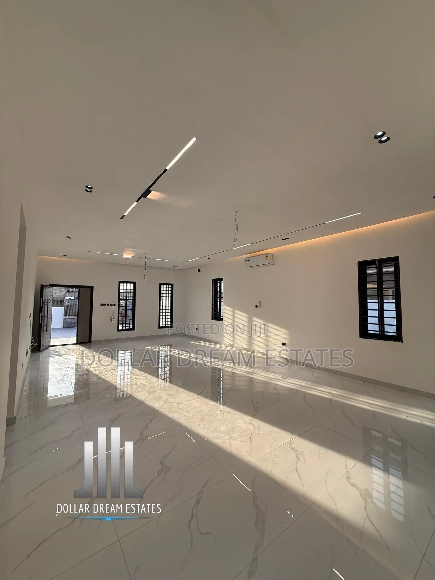 3bdrm House in Lake Side Estate for sale