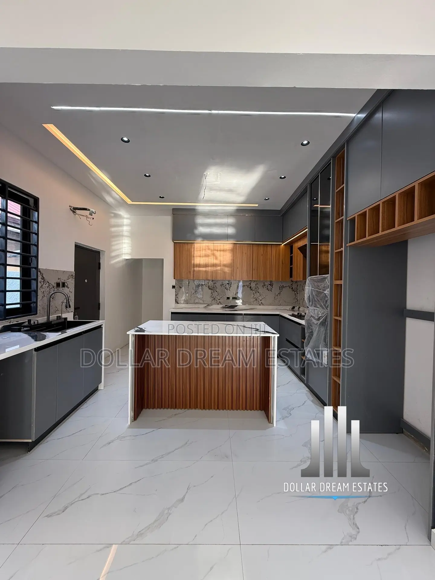 3bdrm House in Lake Side Estate for sale
