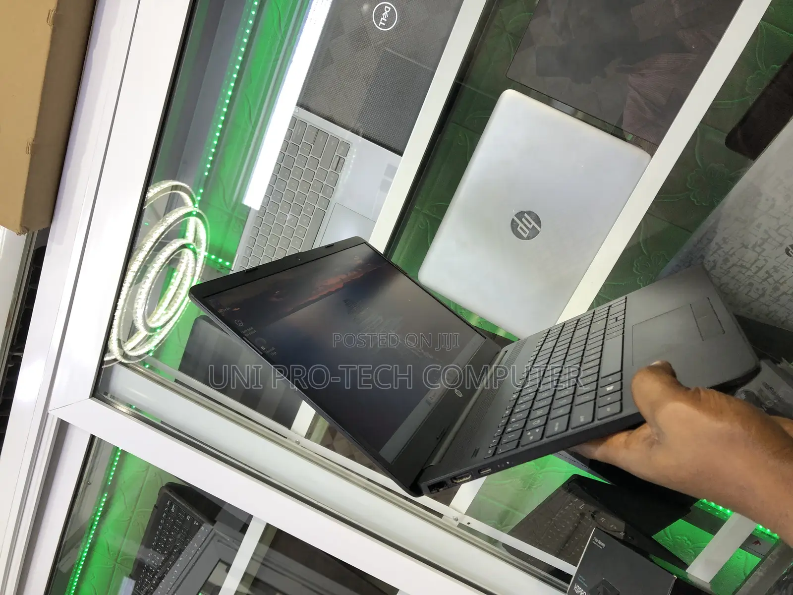 Laptop HP 15-da2933nia 8GB Intel Core i3 HDD 1T
