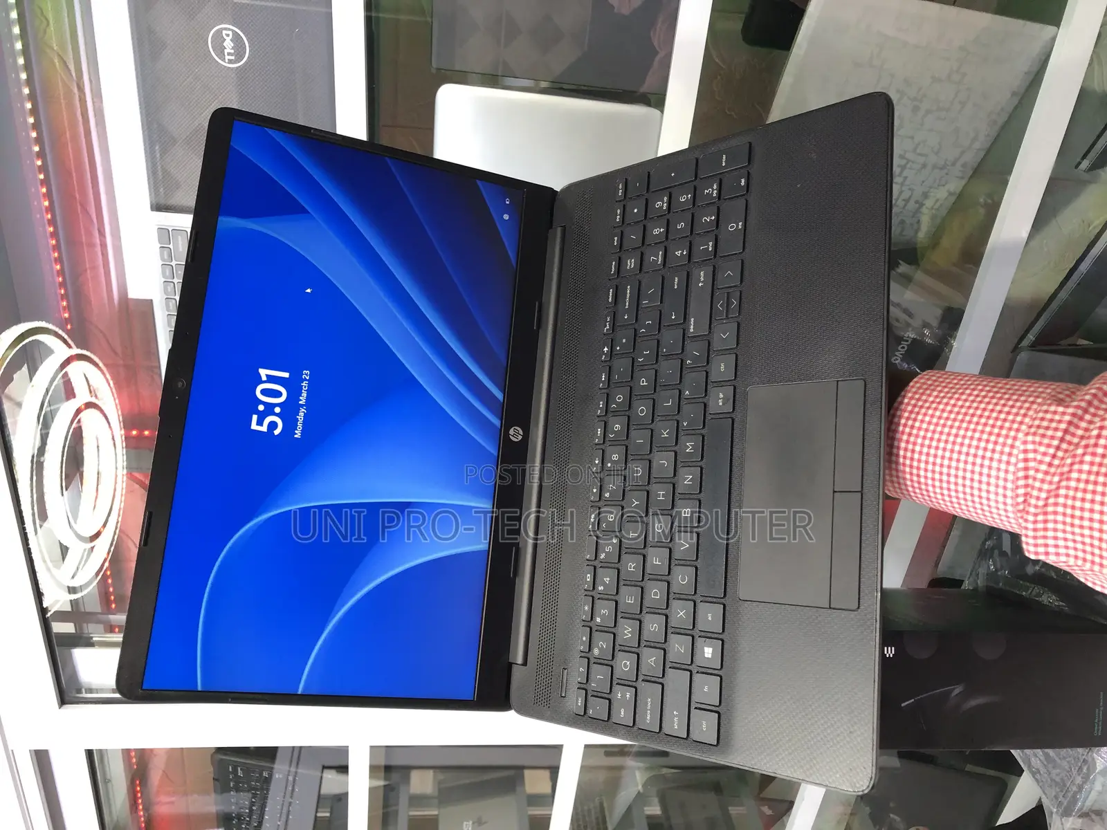 Laptop HP 15-da2933nia 8GB Intel Core i3 HDD 1T