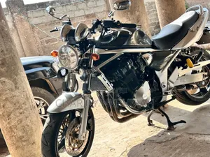 Suzuki Bandit 2025 Gray