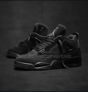Air Jordan 4 Retro “Black Cat”.