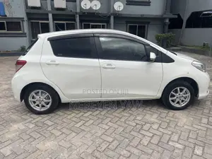Toyota Vitz 1.3 FWD 3dr 2012 White