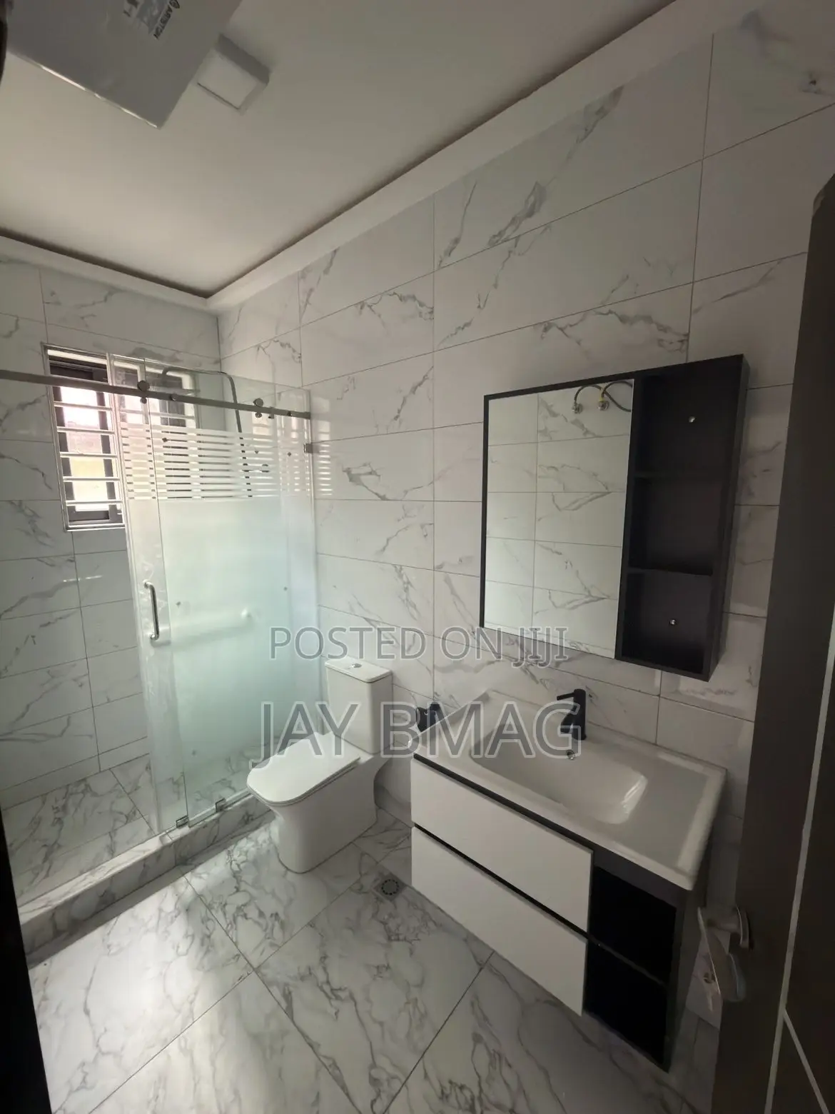 4bdrm Mansion in North Legon for sale