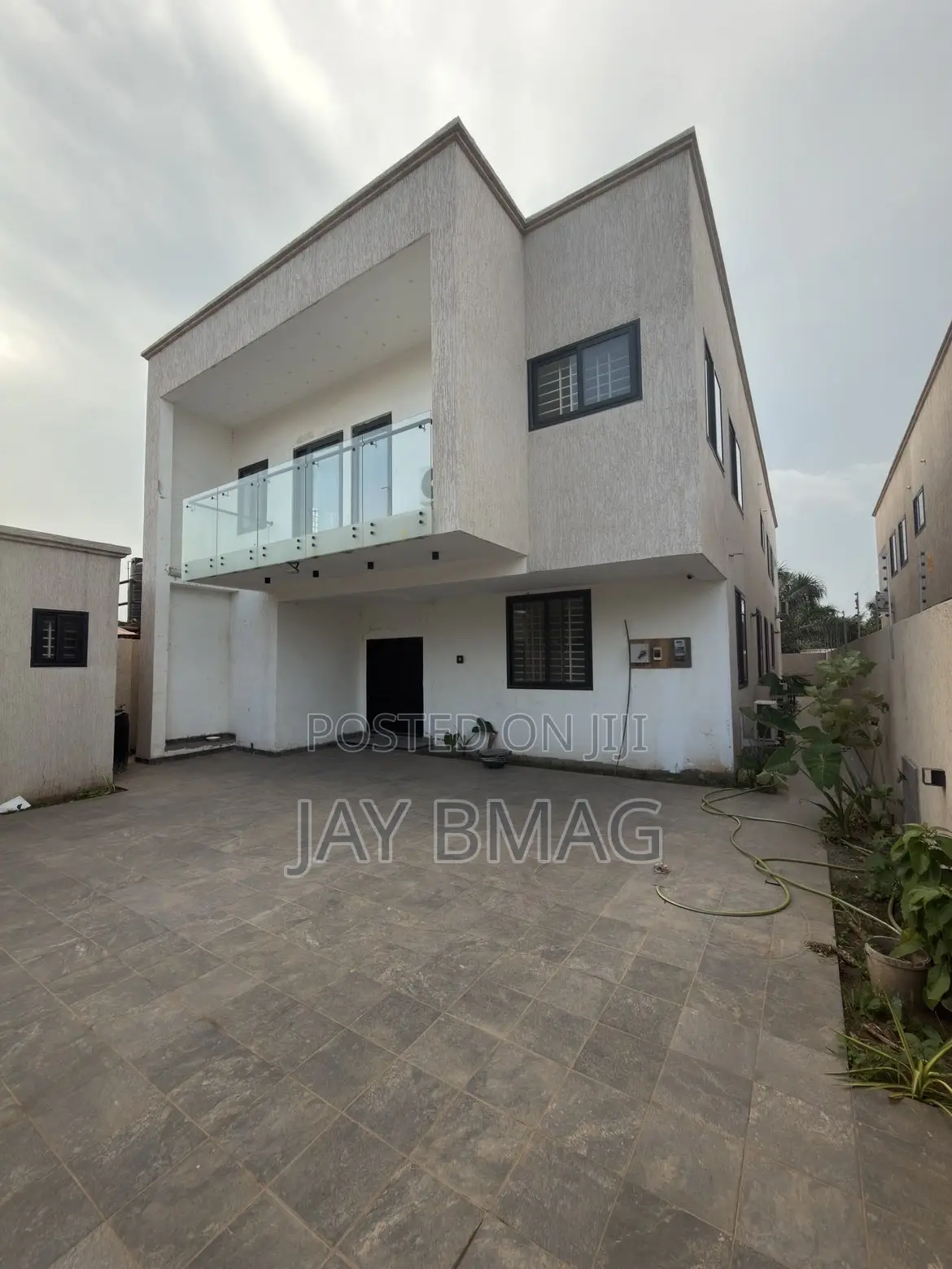 4bdrm Mansion in North Legon for sale