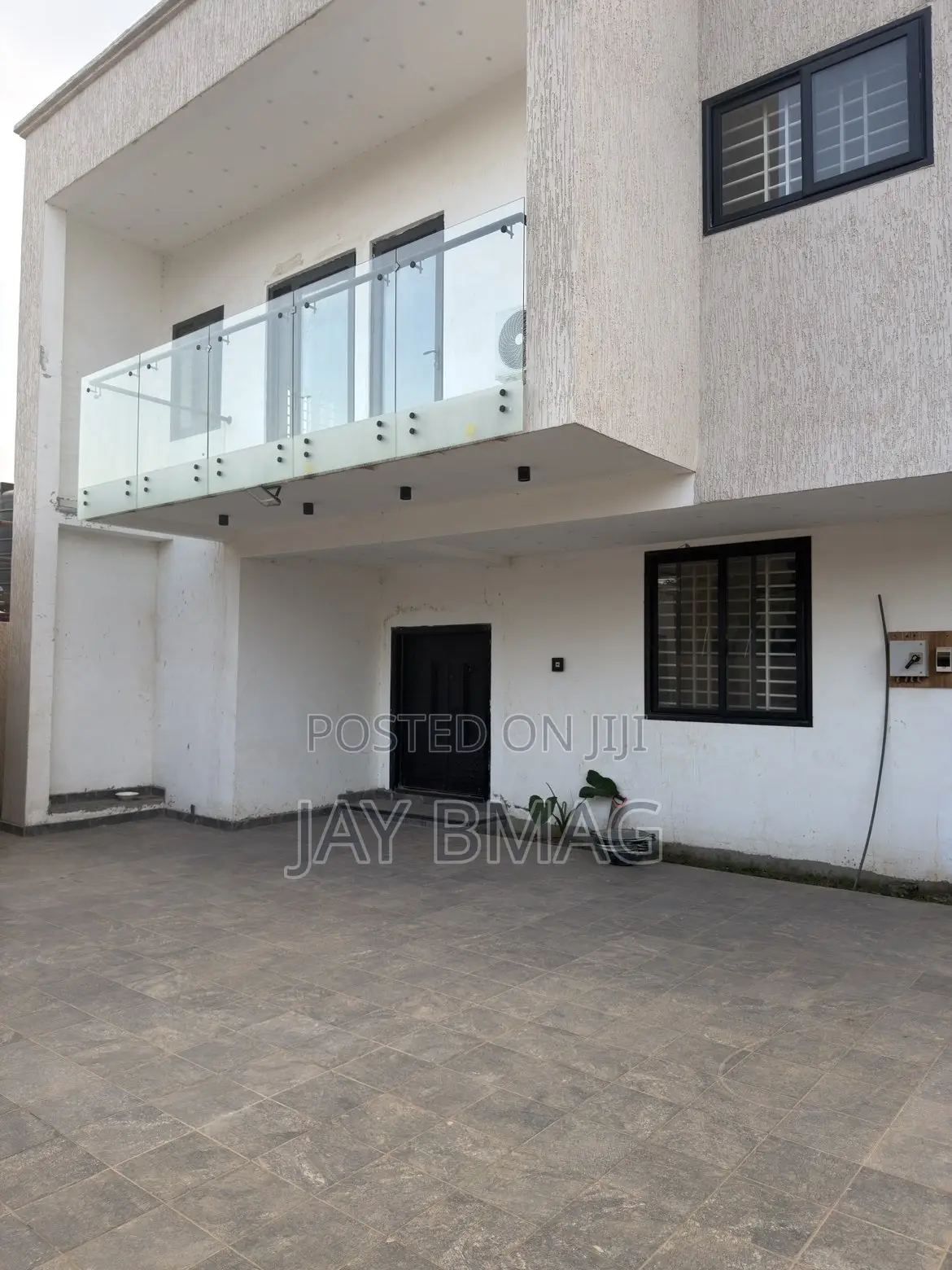 4bdrm Mansion in North Legon for sale