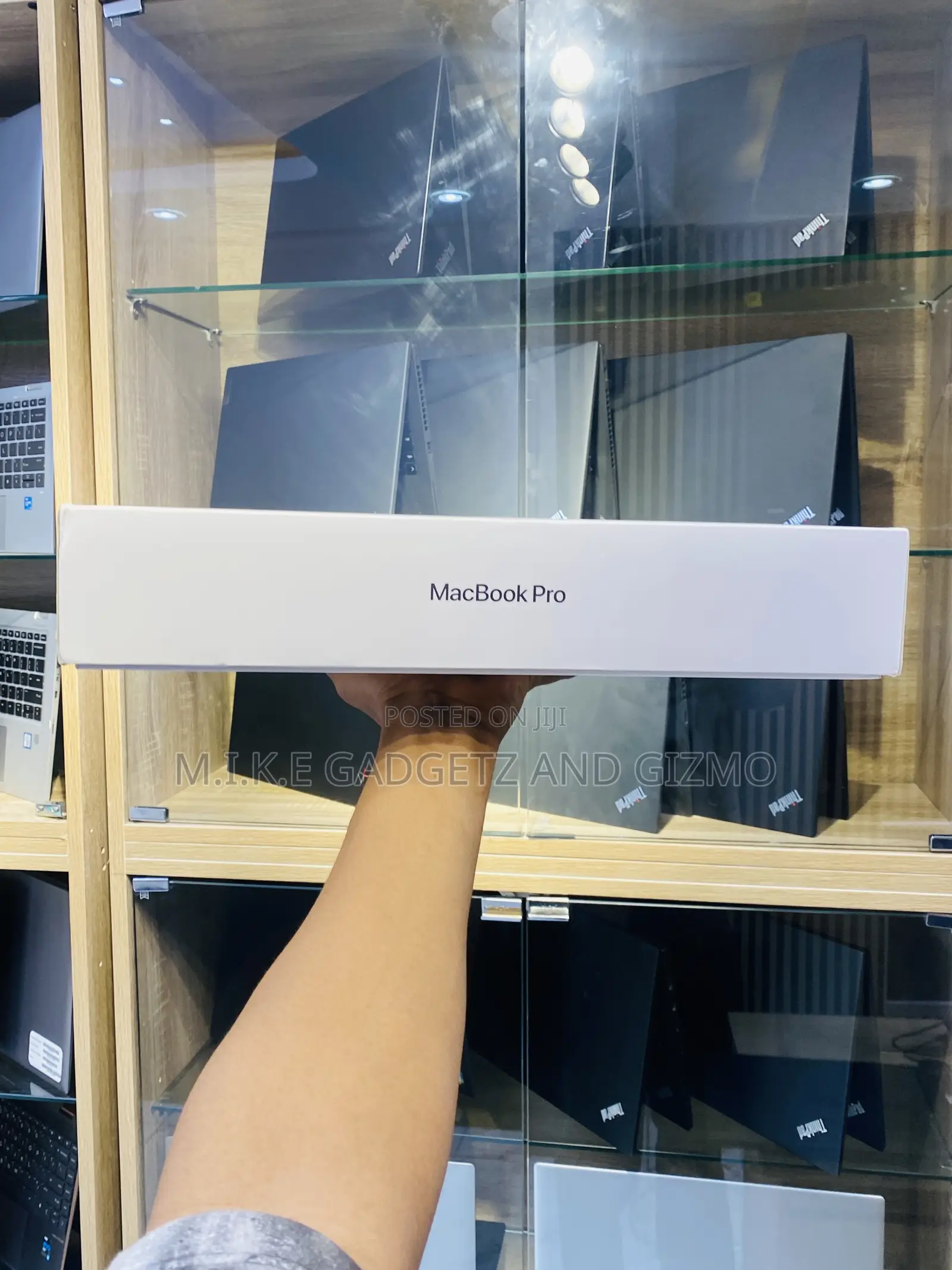 New Laptop Apple MacBook Pro 2021 M1 32GB Apple M1 Pro SSD 512GB