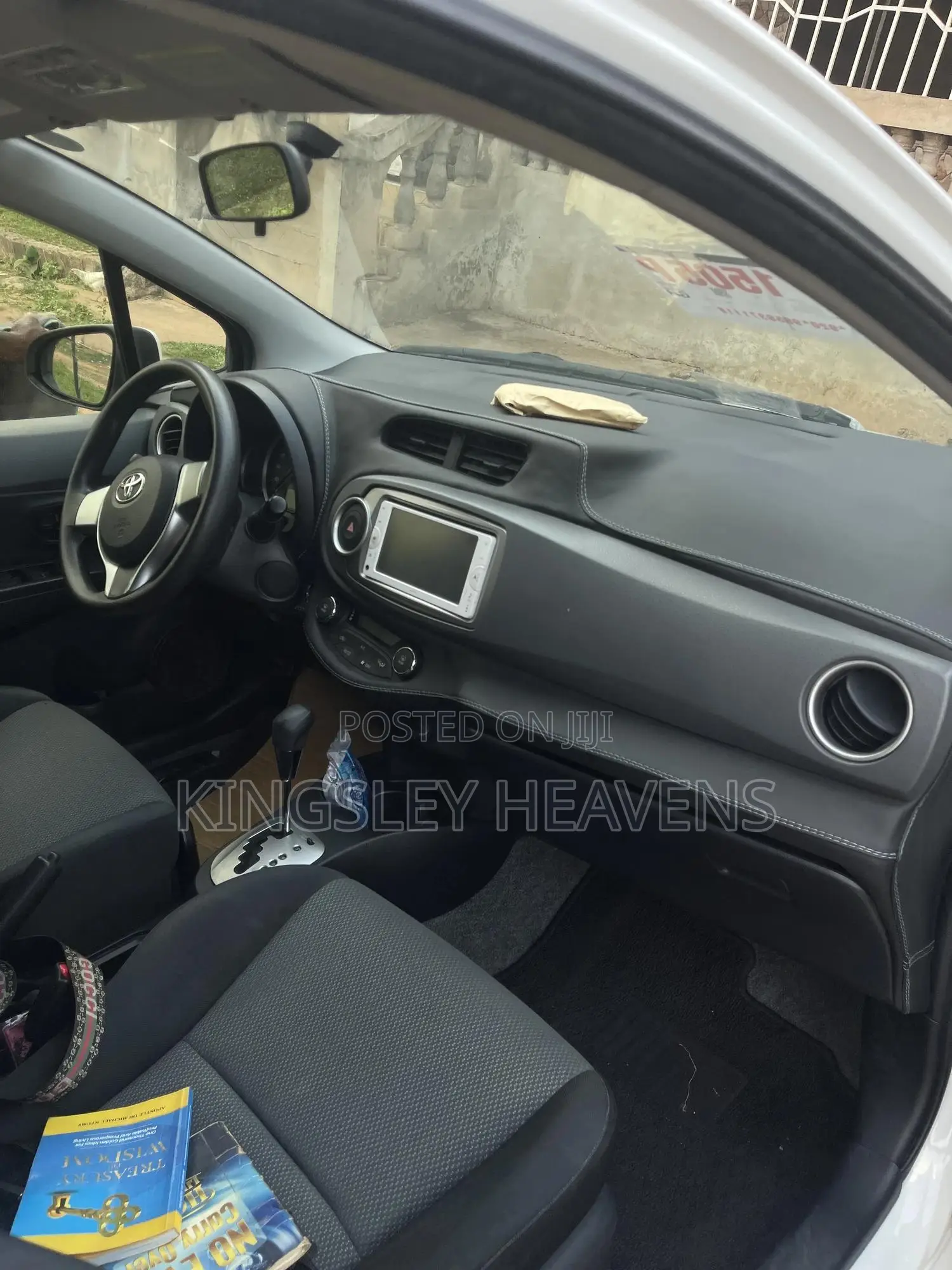 Toyota Vitz 2012 White