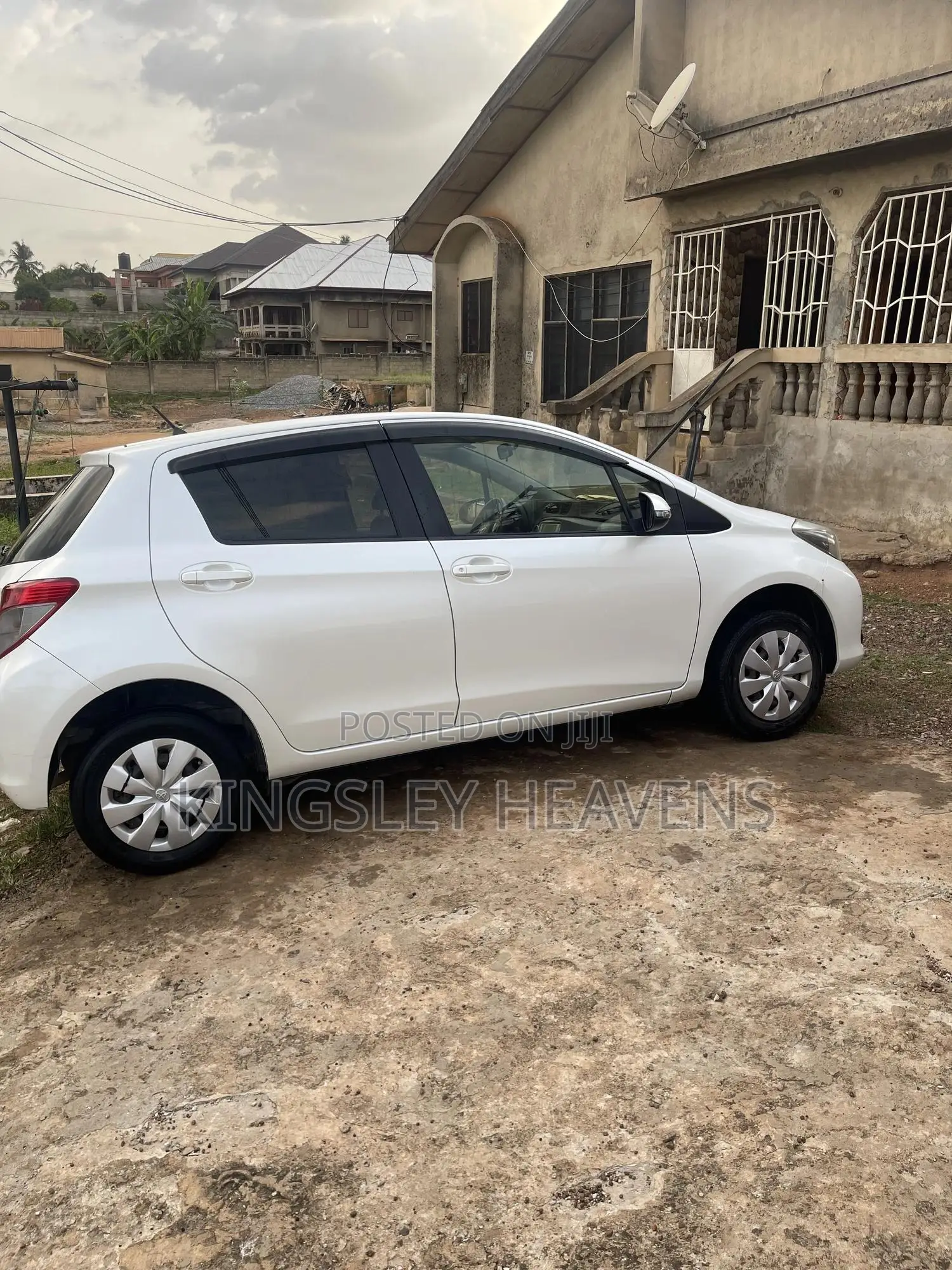 Toyota Vitz 2012 White