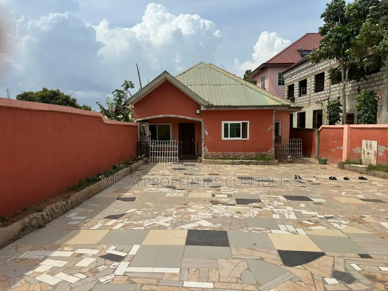 3bdrm House in Weija for rent