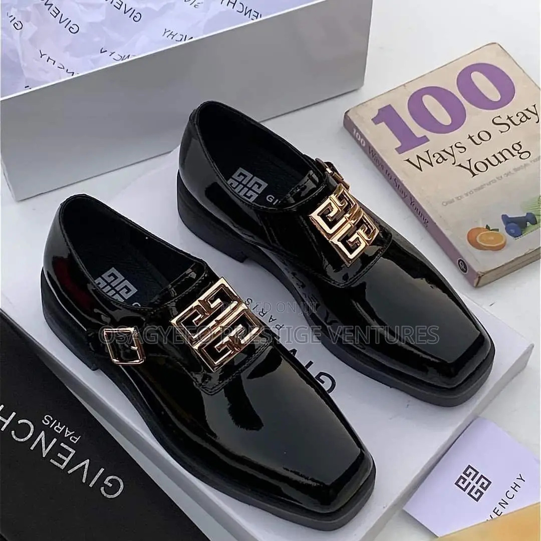 Classy Givenchy Mirror Shoe With Golden Tag