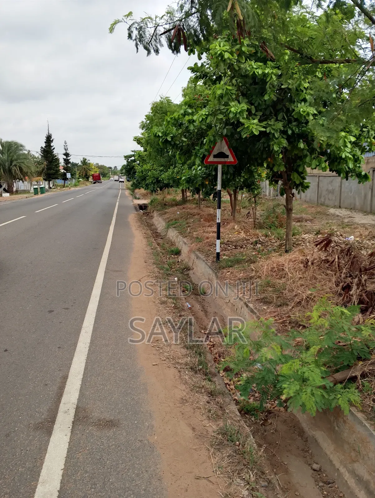 3 Plots Direct on a Tarred Roads at a T Junction Comm10