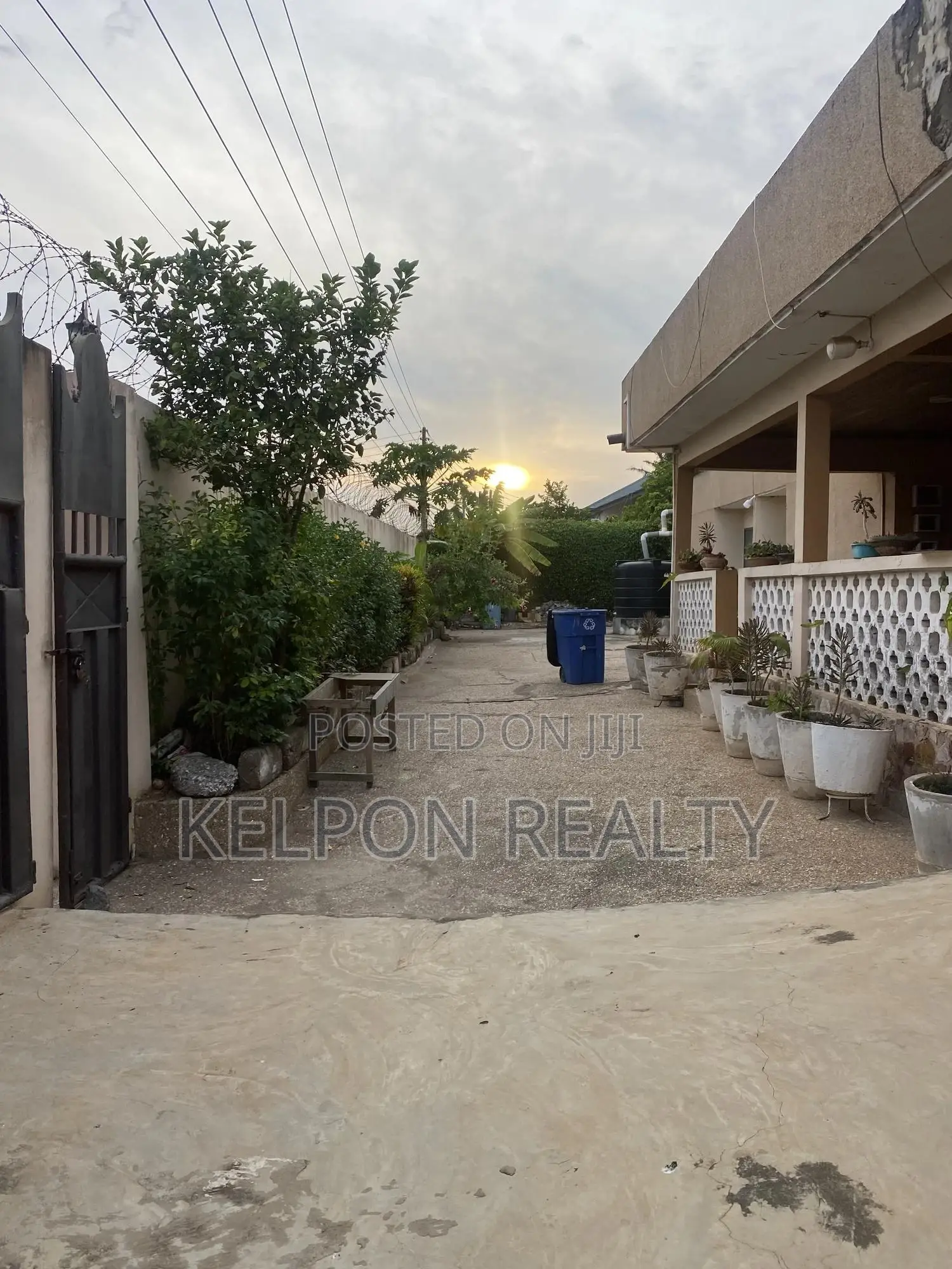 5bdrm House in Dansoman, Sahara for sale