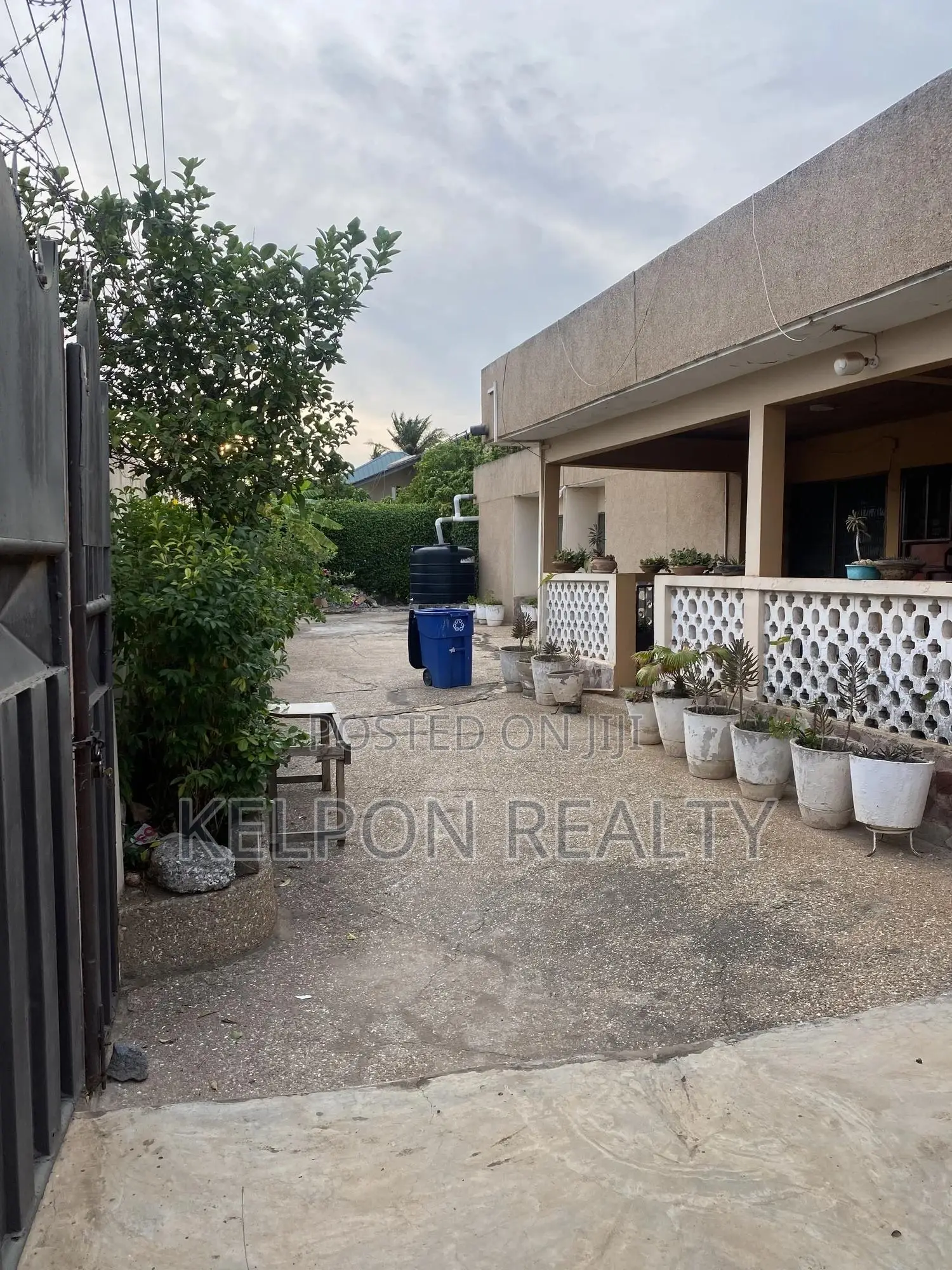 5bdrm House in Dansoman, Sahara for sale
