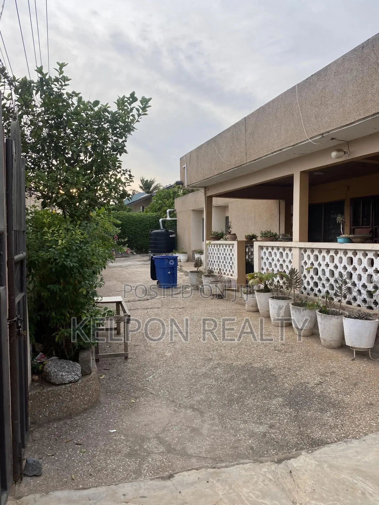 5bdrm House in Dansoman, Sahara for sale