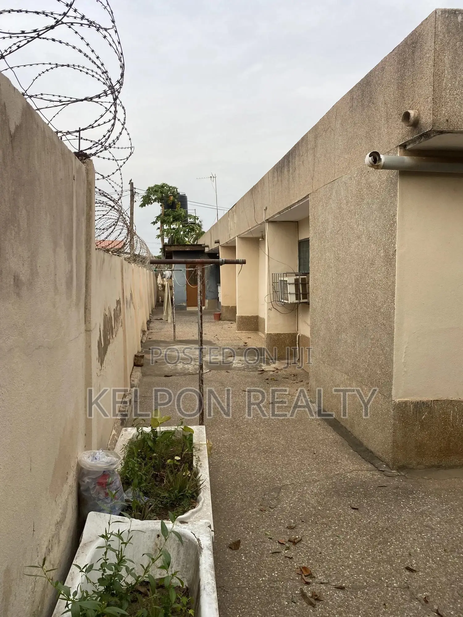 5bdrm House in Dansoman, Sahara for sale