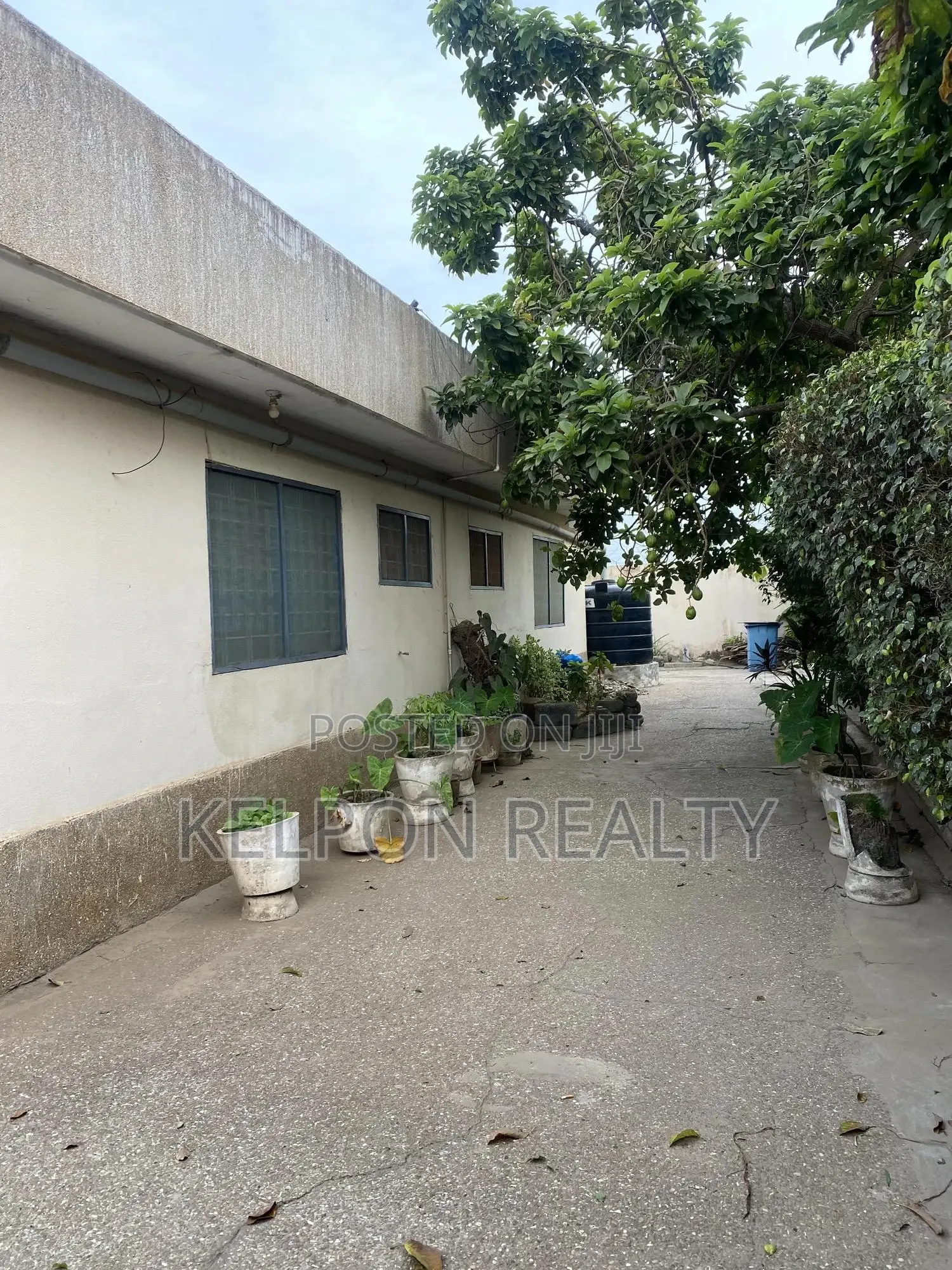 5bdrm House in Dansoman, Sahara for sale