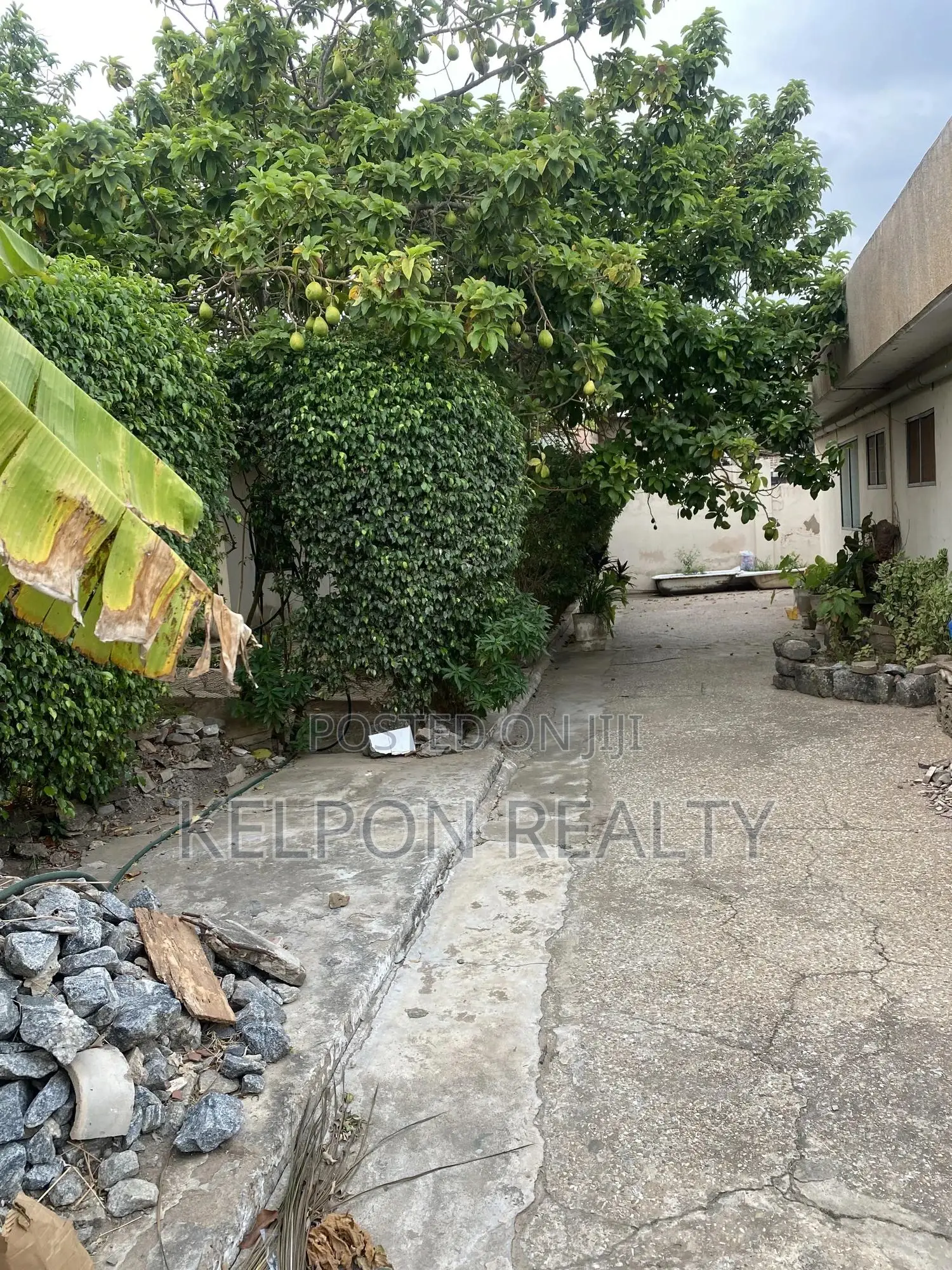 5bdrm House in Dansoman, Sahara for sale