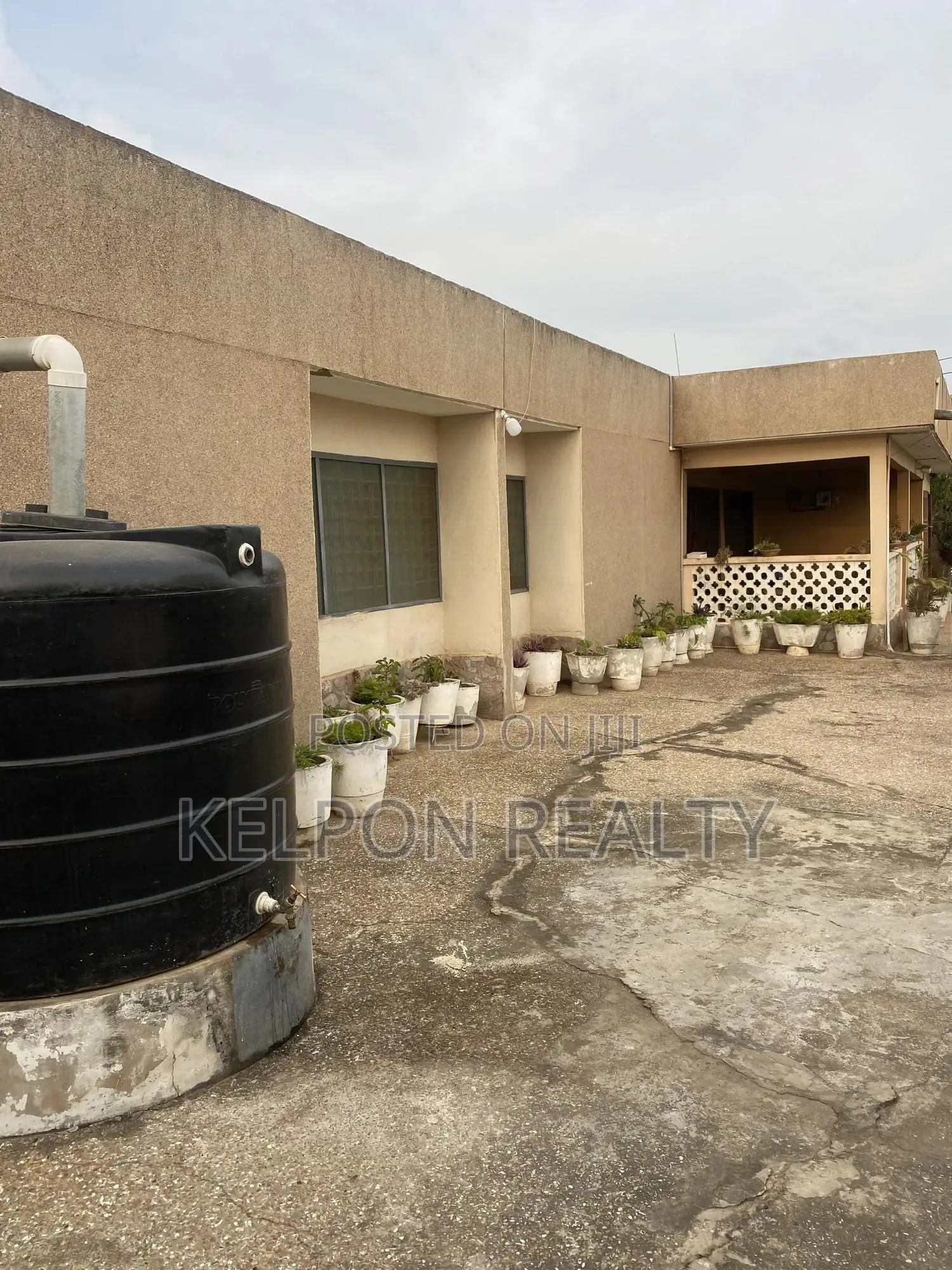 5bdrm House in Dansoman, Sahara for sale