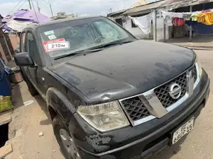 Nissan Navara 2013 Black