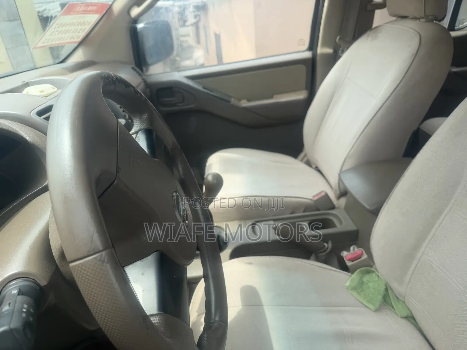 Nissan Navara 2013 Black