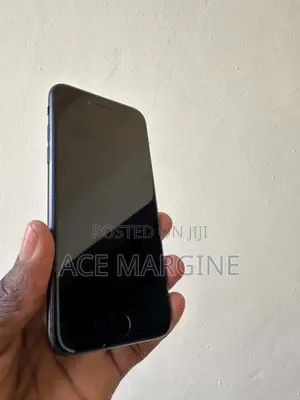 Apple iPhone SE (2020) 64 GB Black