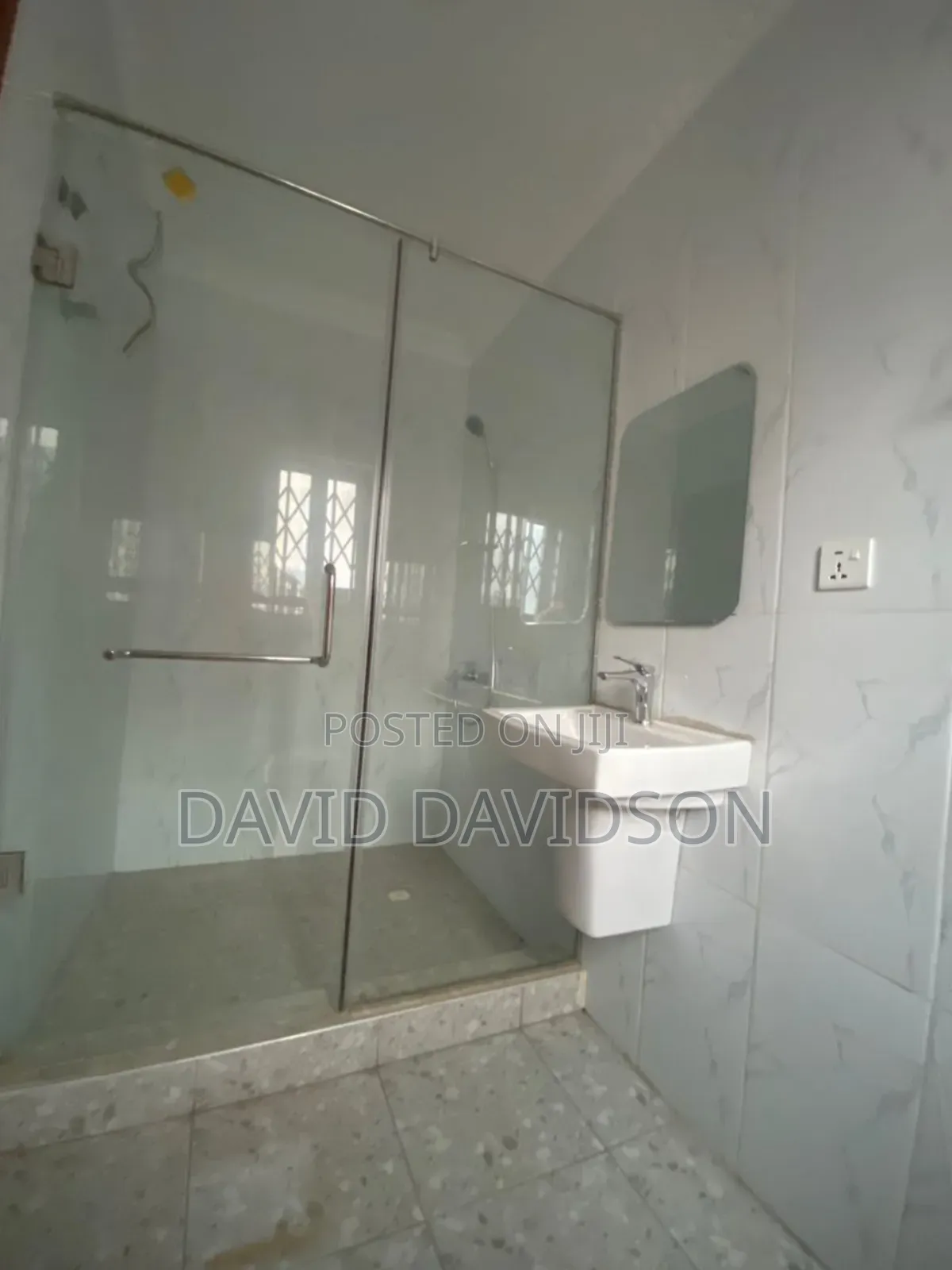 3bdrm Mansion in 3 Bedroom Bedroom, Tema Metropolitan for rent