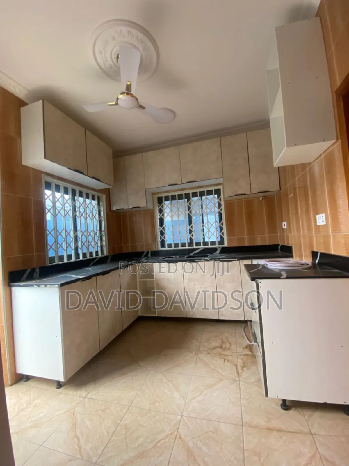 3bdrm Mansion in 3 Bedroom Bedroom, Tema Metropolitan for rent