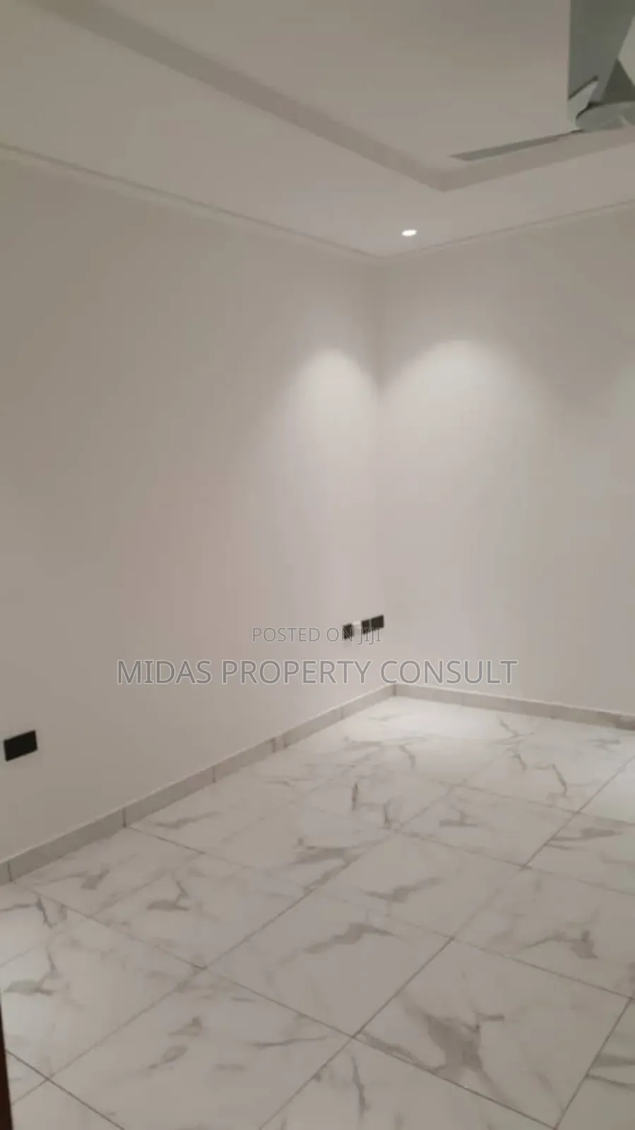 4bdrm House in Community 23, Accra Metropolitan for sale