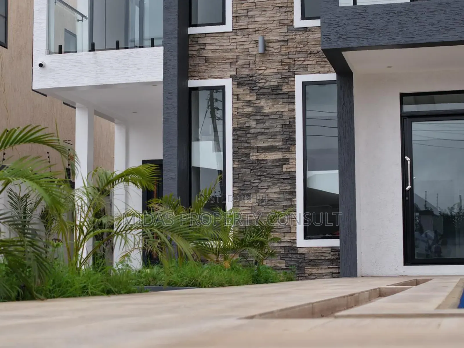 4bdrm House in Community 23, Accra Metropolitan for sale